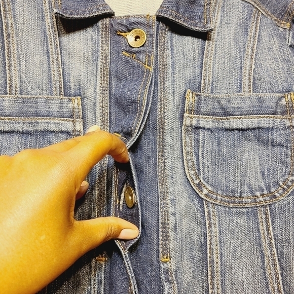 DKNY | Women's Vintage Full Zipper Dark Denim Cropped Jacket (Size Large) - Picture 6 of 15